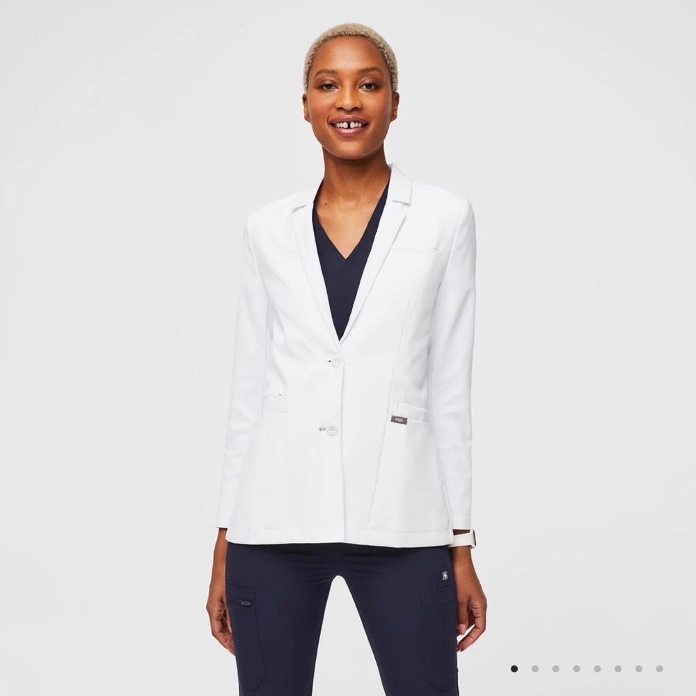 Figs Women’s Bellevue Short Lab Coat White XXL